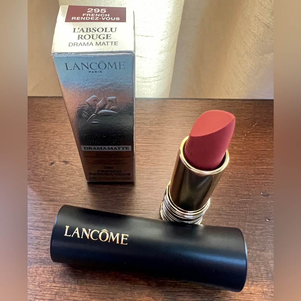❤️NIB❤️ Lancôme l’absolu rouge drama matte lipstick. trending now! Bold lips!